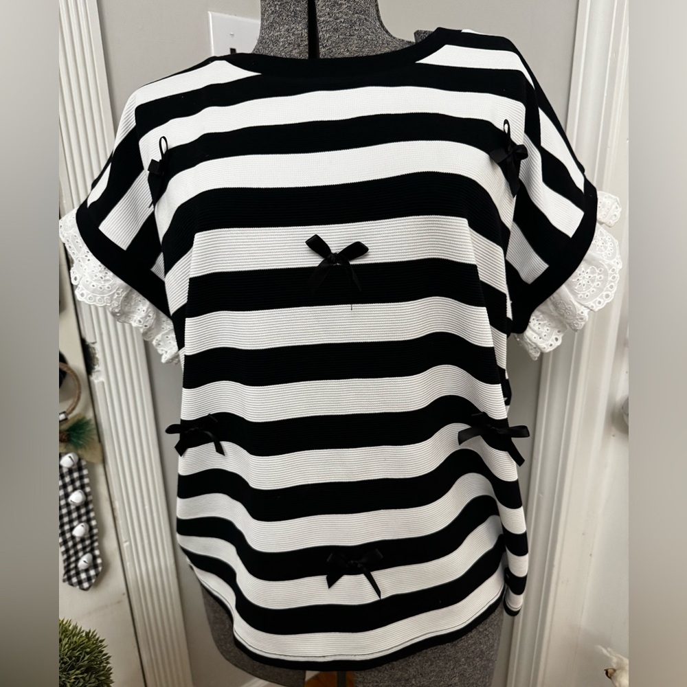 Women’s Oddi Striped Knit Top with Bow and Lace Detail size Large NWT
